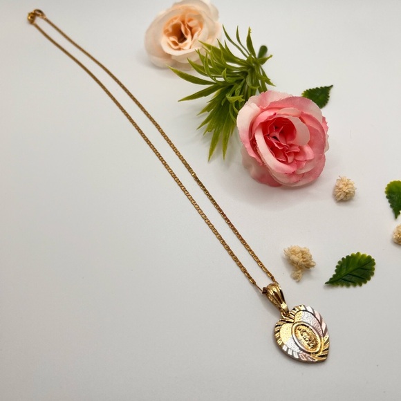 Elegant Gold filled Heart Pendant Necklace.   Virgin of Guadalupe. - Picture 1 of 6